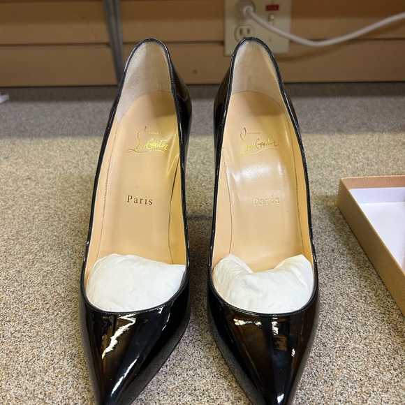 brand new with tag and box. Never bee worn black patent leather with red soles - Picture 2 of 4